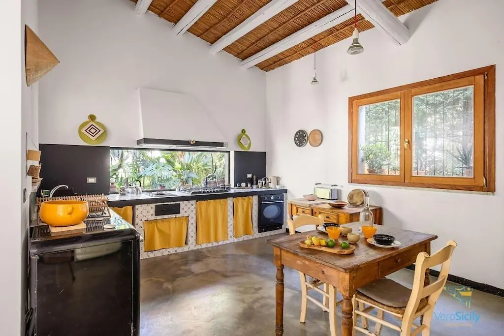 Verosicily Villa Damus Terrasini 0*,